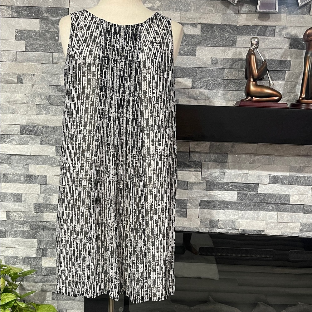 J. JILL  Pintucked Sleeveless Sheath Dress Black / White Basket Weave Print S